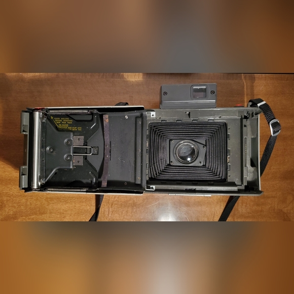 Vintage Polaroid Automatic 210 Land Camera W/ Strap + Hard Case - Picture 5 of 5